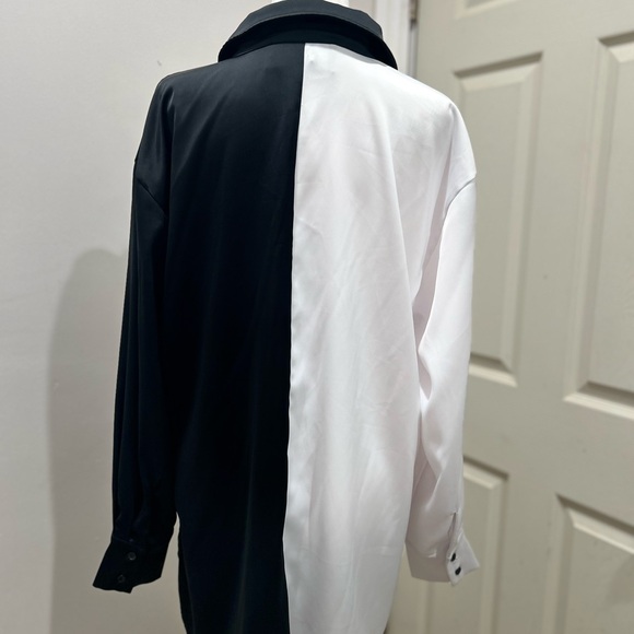 Chic Black and White Women's Blouse - Picture 5 of 6